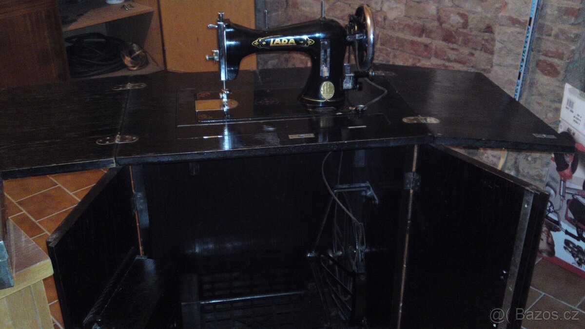 Šicí stroj Lada - 3