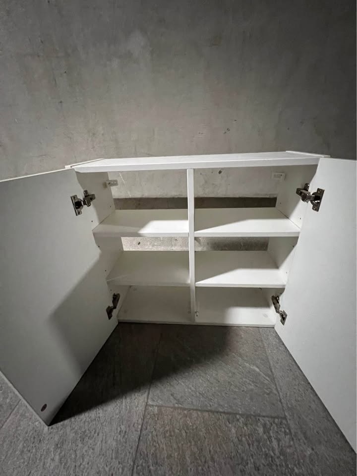 Nástěnná skříňka - 3