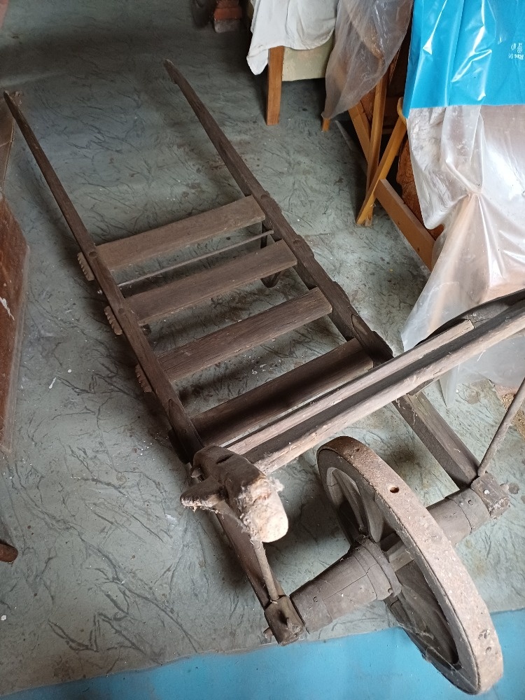 Starý dřevěný trakař - 3