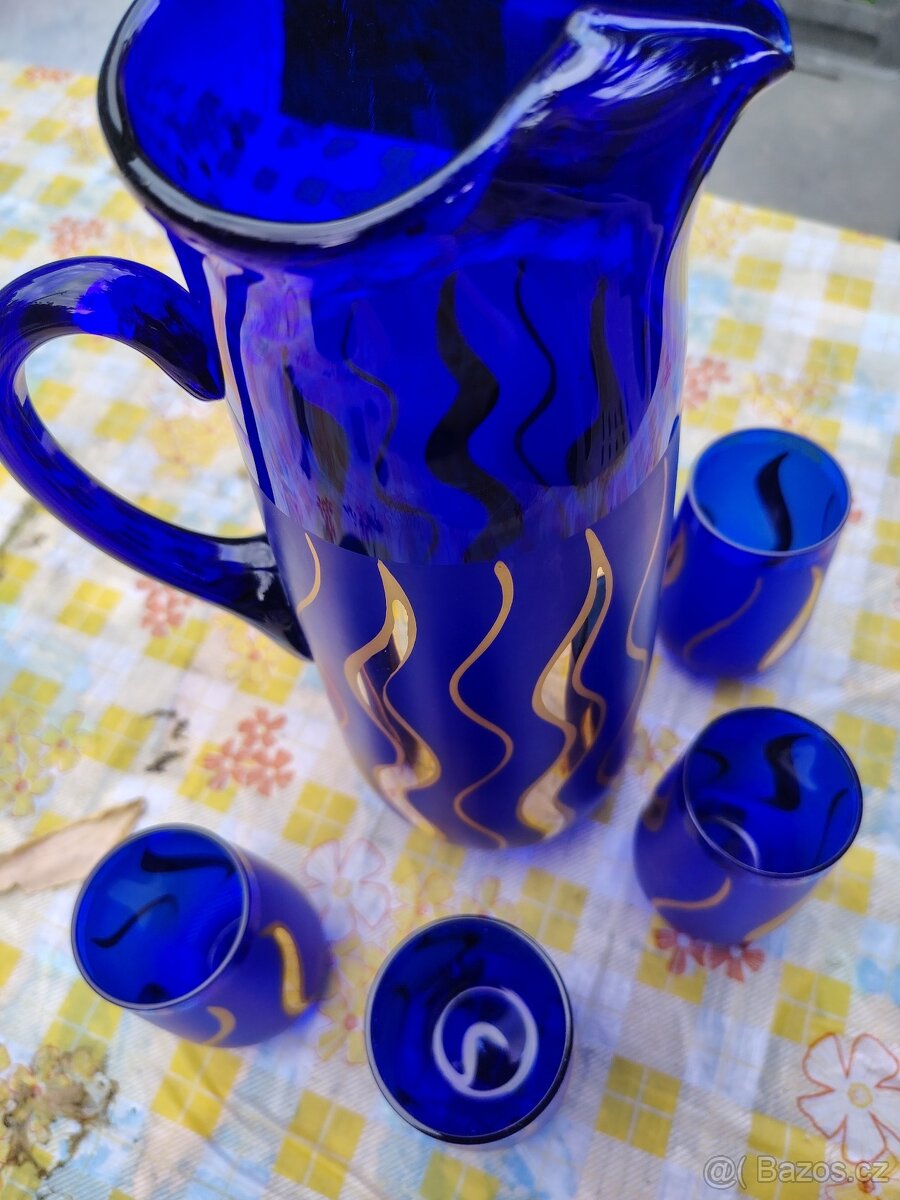 Modrý skleněný džbán a 6 skleniček - 3