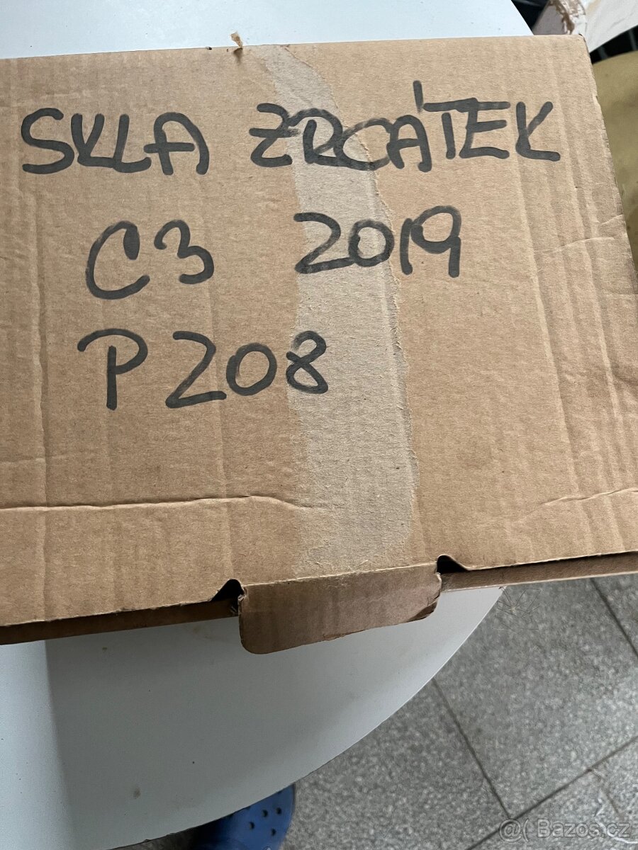 Peugeot 208 , C3 - 3