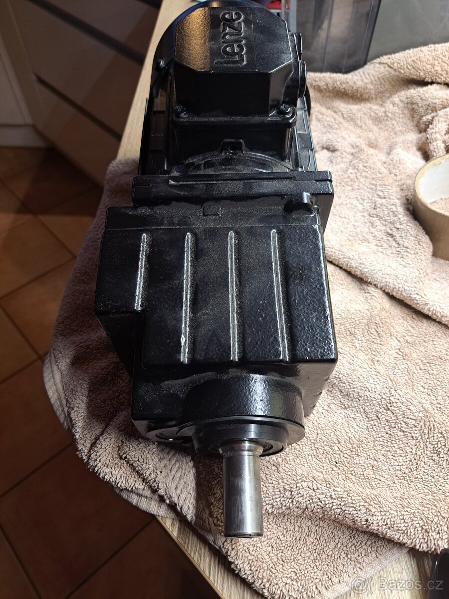Elektromotor LENZE s převodovkou - 3