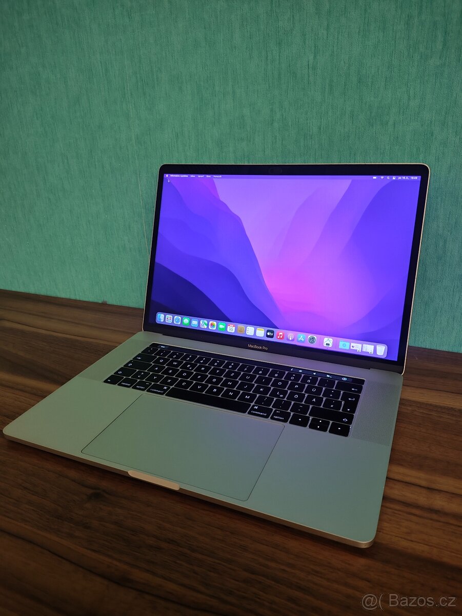 MacBook Pro 15 2016 | i7 • 16GB • 256GB - 3