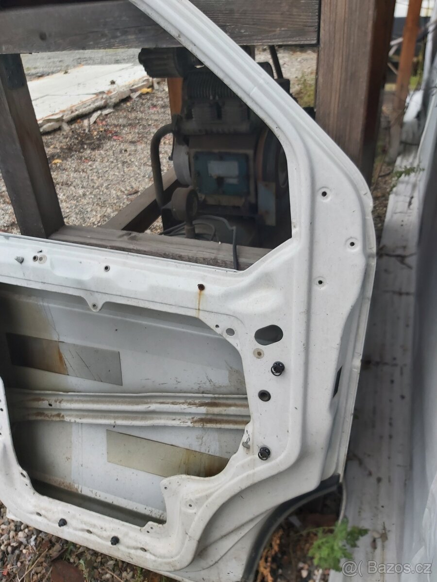 Přední levé dveře VW T5 - 3