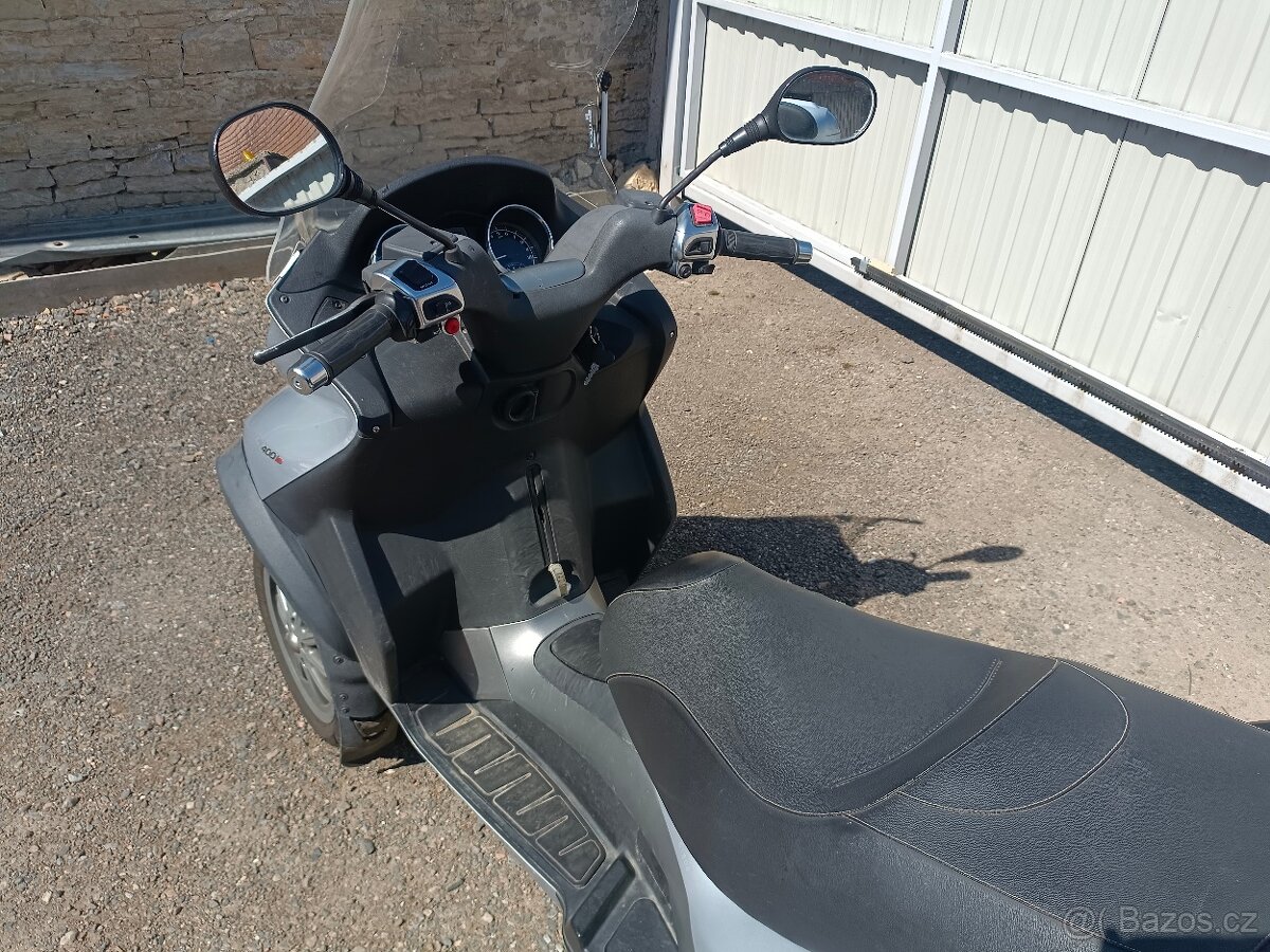 Piaggio MP3 400 stříbrná - 3