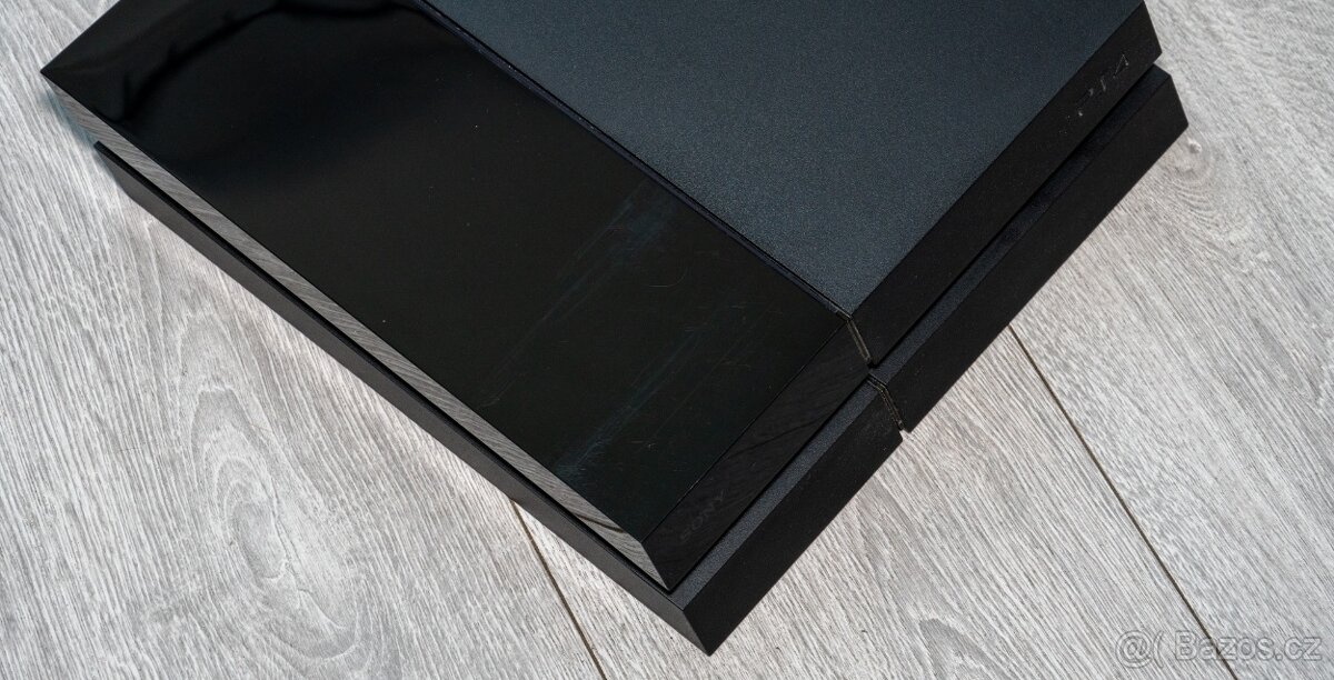 PlayStation 4 500GB + 1 ovladač + 1 hra - 3