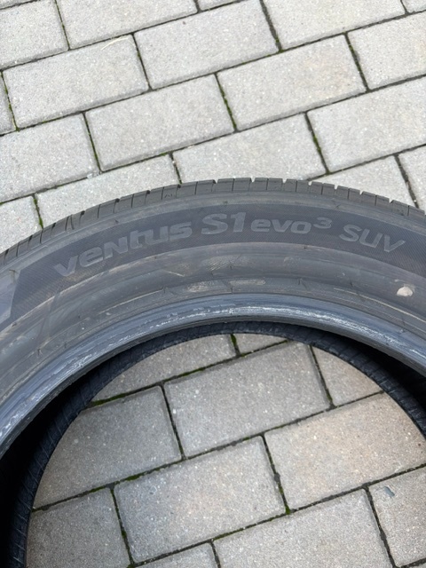 Pneu Hankook 235/55 R19 - 3