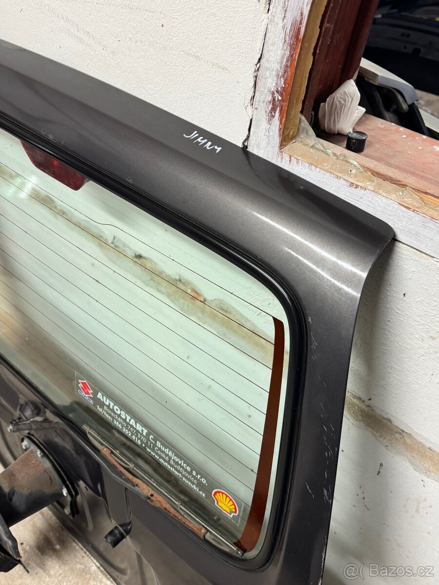 Suzuki Jimmy, zadní 5. (páté) dveře - 3