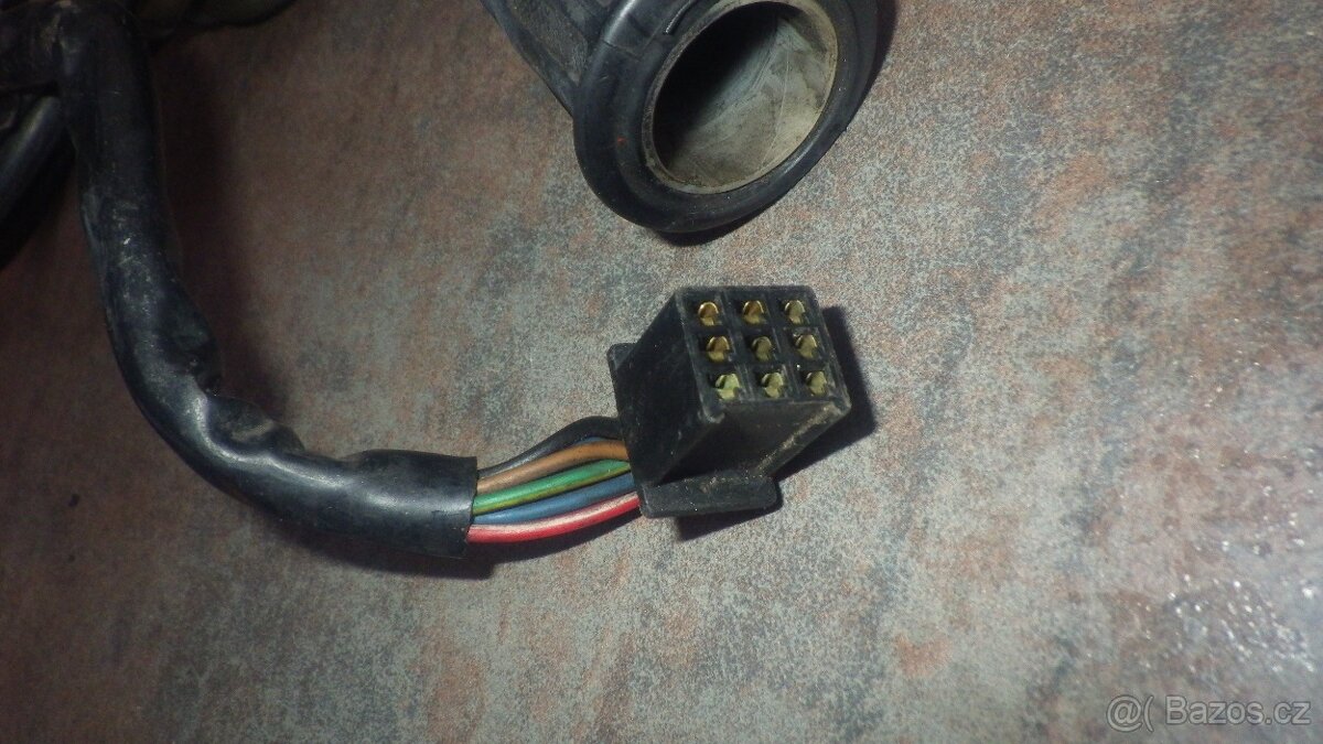 Přepínače na Yamaha FZR 600 3HE - 3