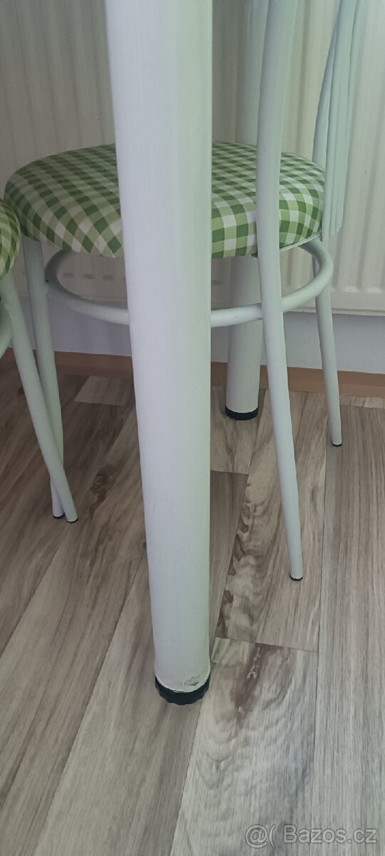 Jídelní stůl se 4 židlemi - 3
