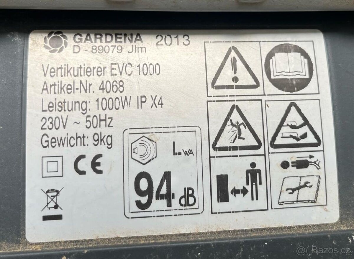 Elektrický vertikutátor Gardena EVC 1000 se sběrným košem. - 3