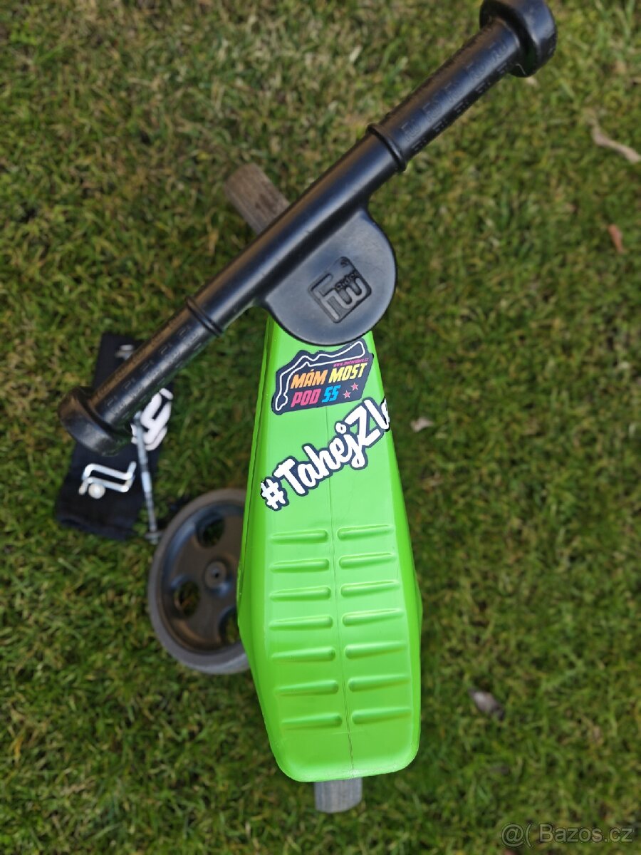Zelené odrážedlo funny wheels - 3