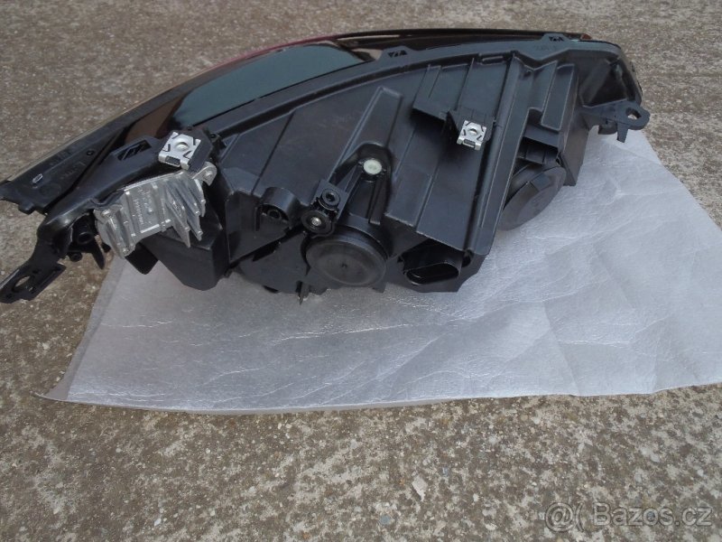 VW GOLF 8 PREDNE SVETLA LAVE PRAVE - 3