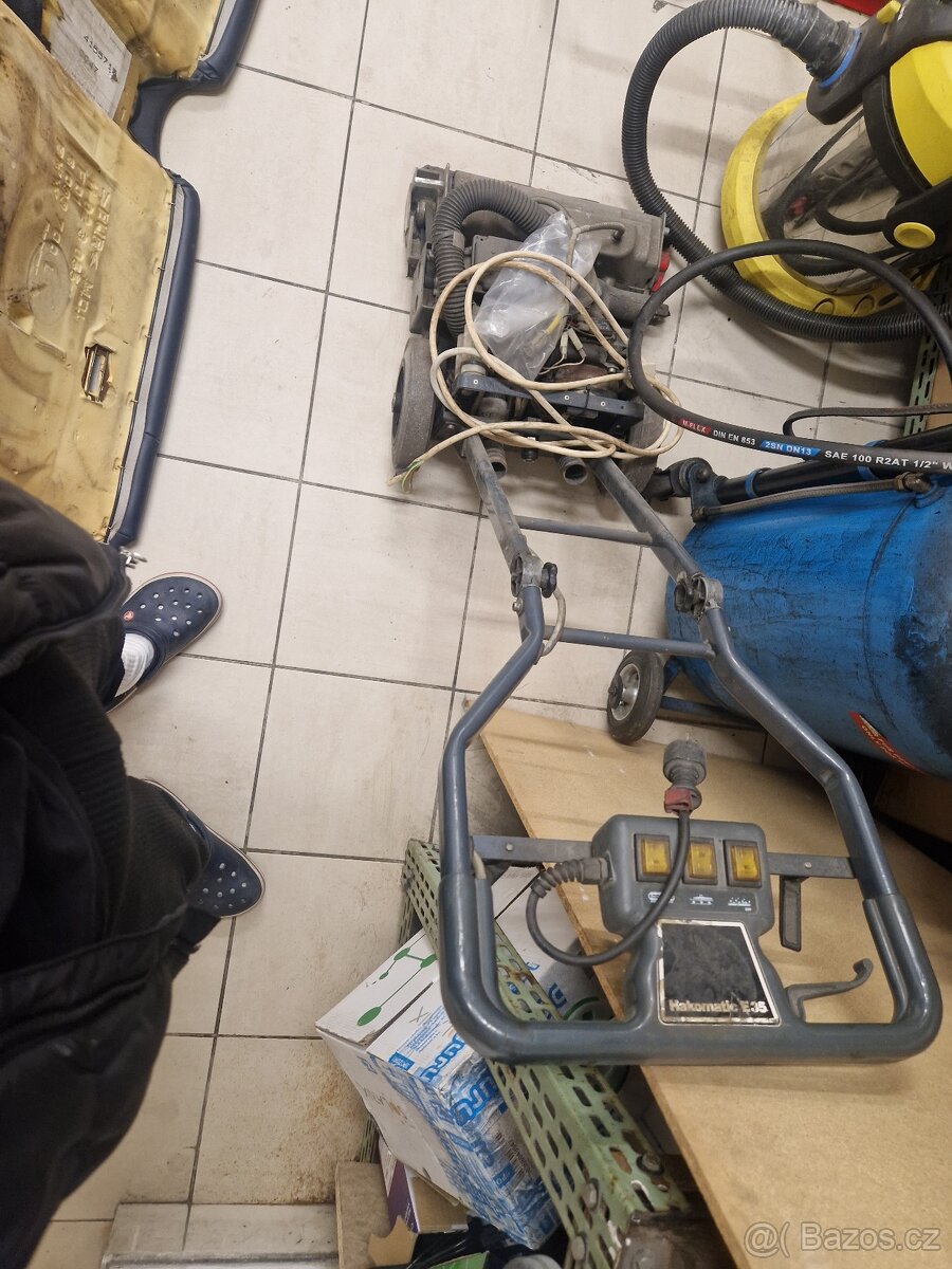 Mycí a zametací stroje COMAS - 3