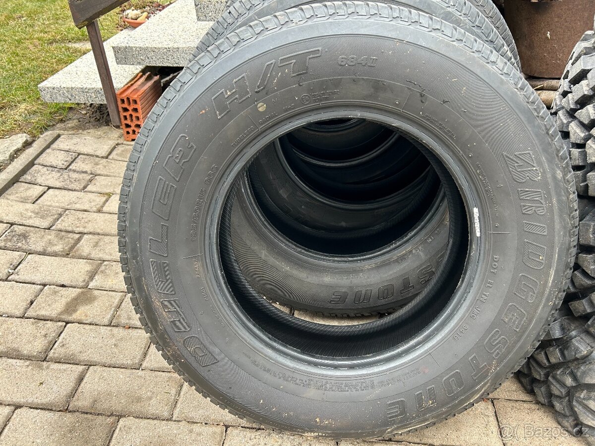 Prodám 5 ks CELOROČNÍCH pneu Bridgestone Dueler 195x80x15 - 3