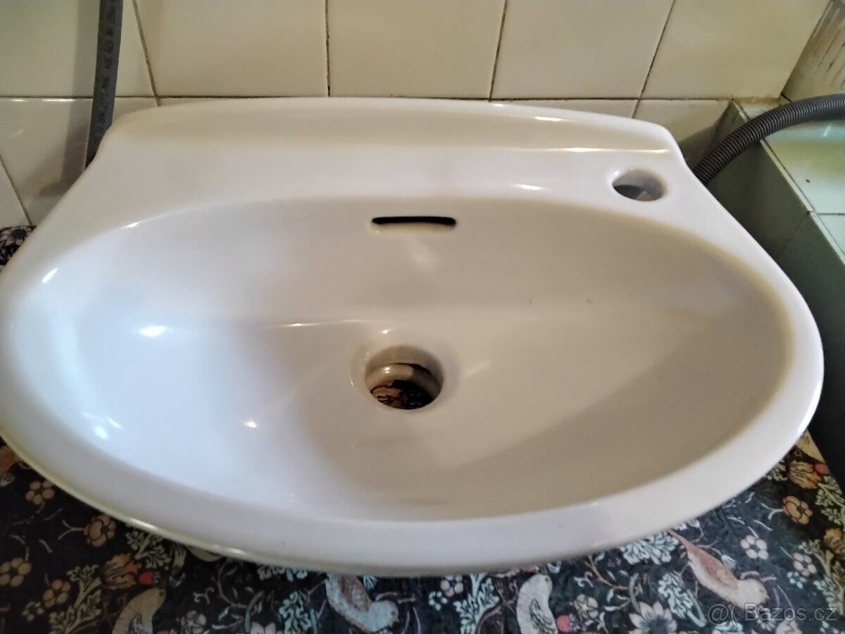 ZÁVĚSNÉ UMÝVATKO - 3