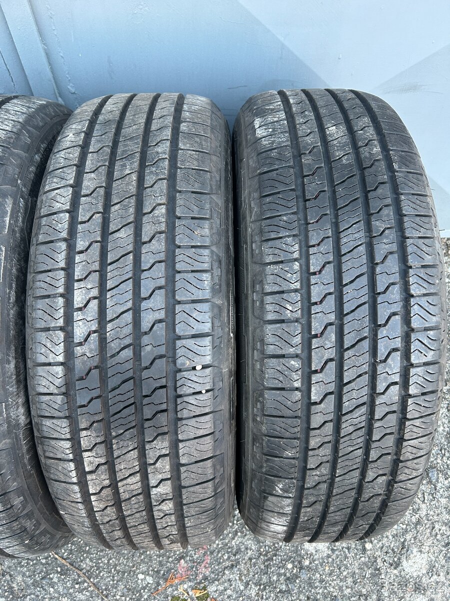 Celoroční pneu 255/65/18 Goodyear - 3