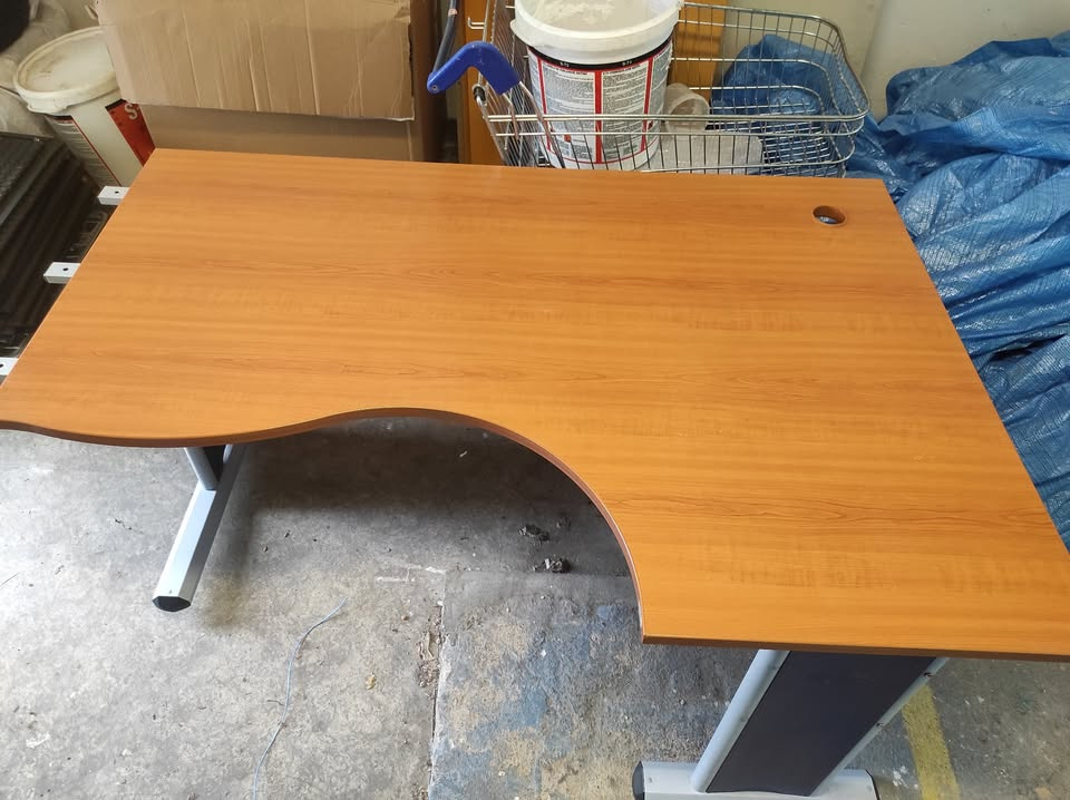 Rohový kancelářský stůl - 3