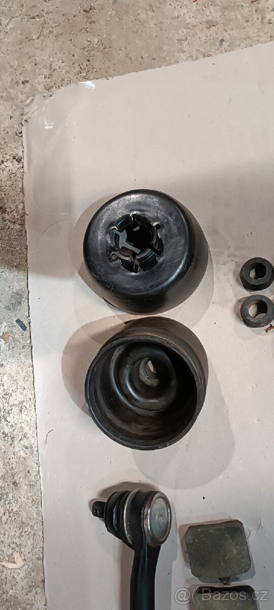 Lada Niva díly + kola - 3