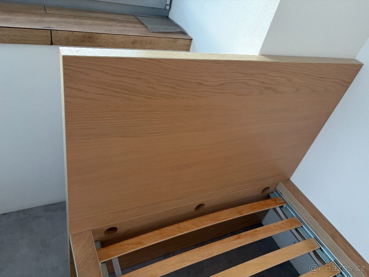 Postel IKEA 90×200 s roštem – dubová dýha - 3
