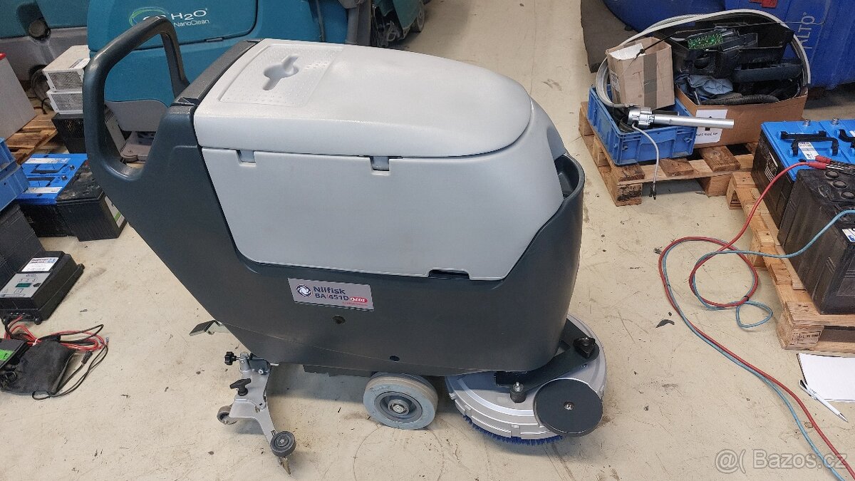 Podlahový mycí stroj Nilfisk BA 451 - 3