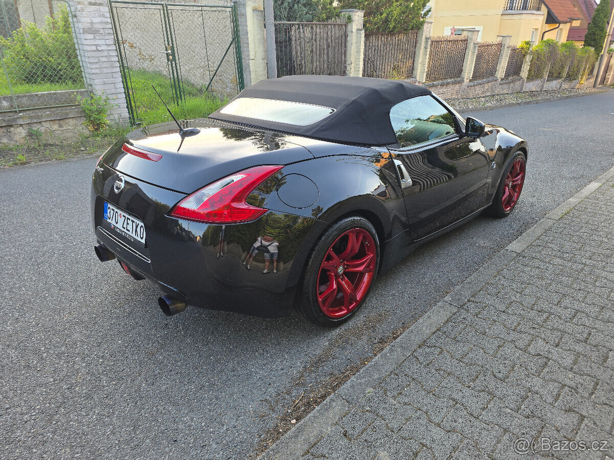 Prodám Nissan 370Z 241kW r.v. 2011, cabrio, manual. - 3