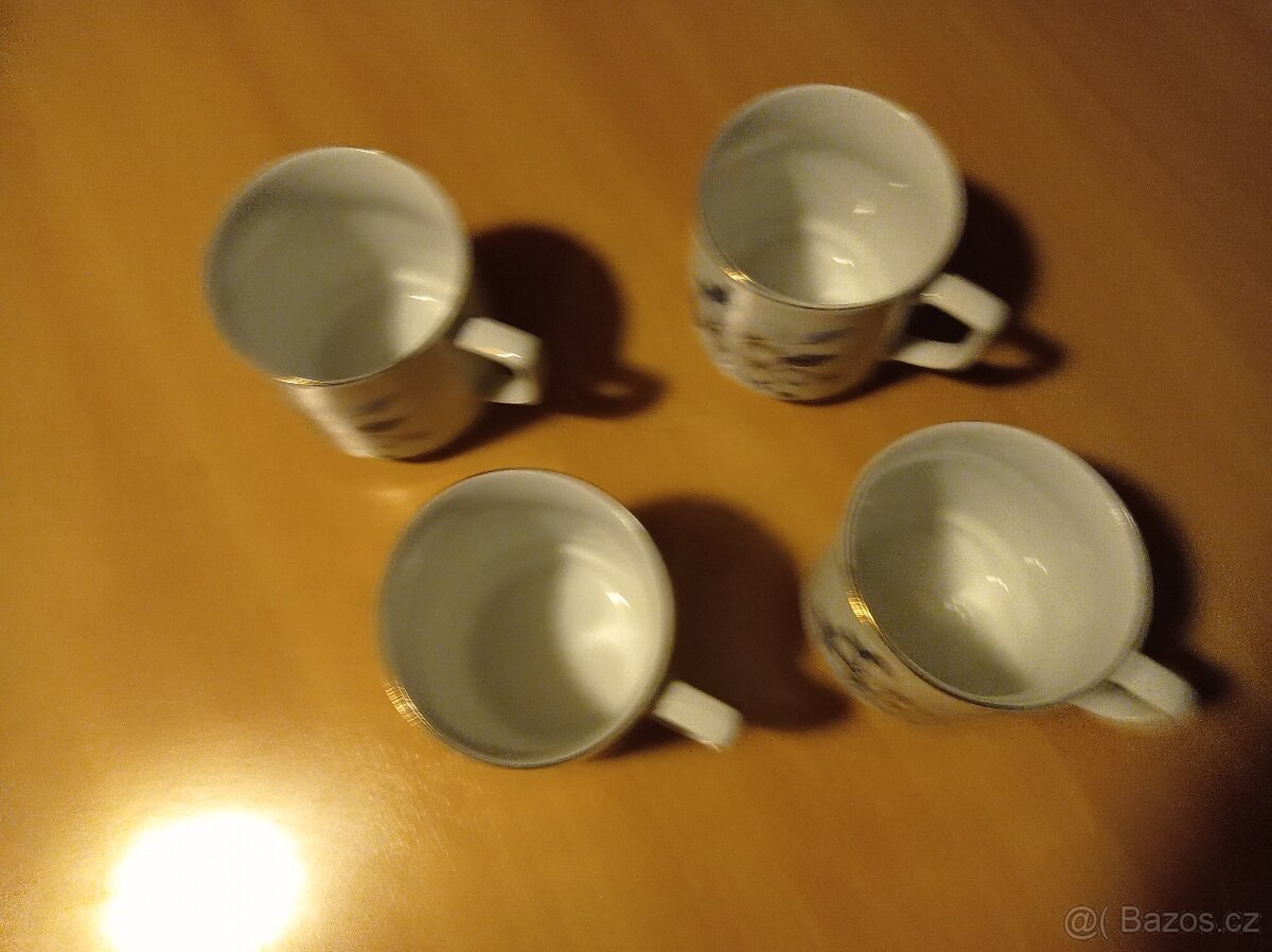 Prodám 4 retro hrnky s květinovým motivem - 3