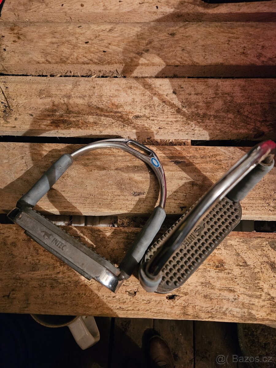 Kloubové třmeny Intec - 3