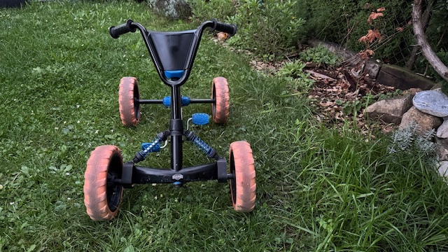 BERG Buzzy dětské šlapadlo - 3