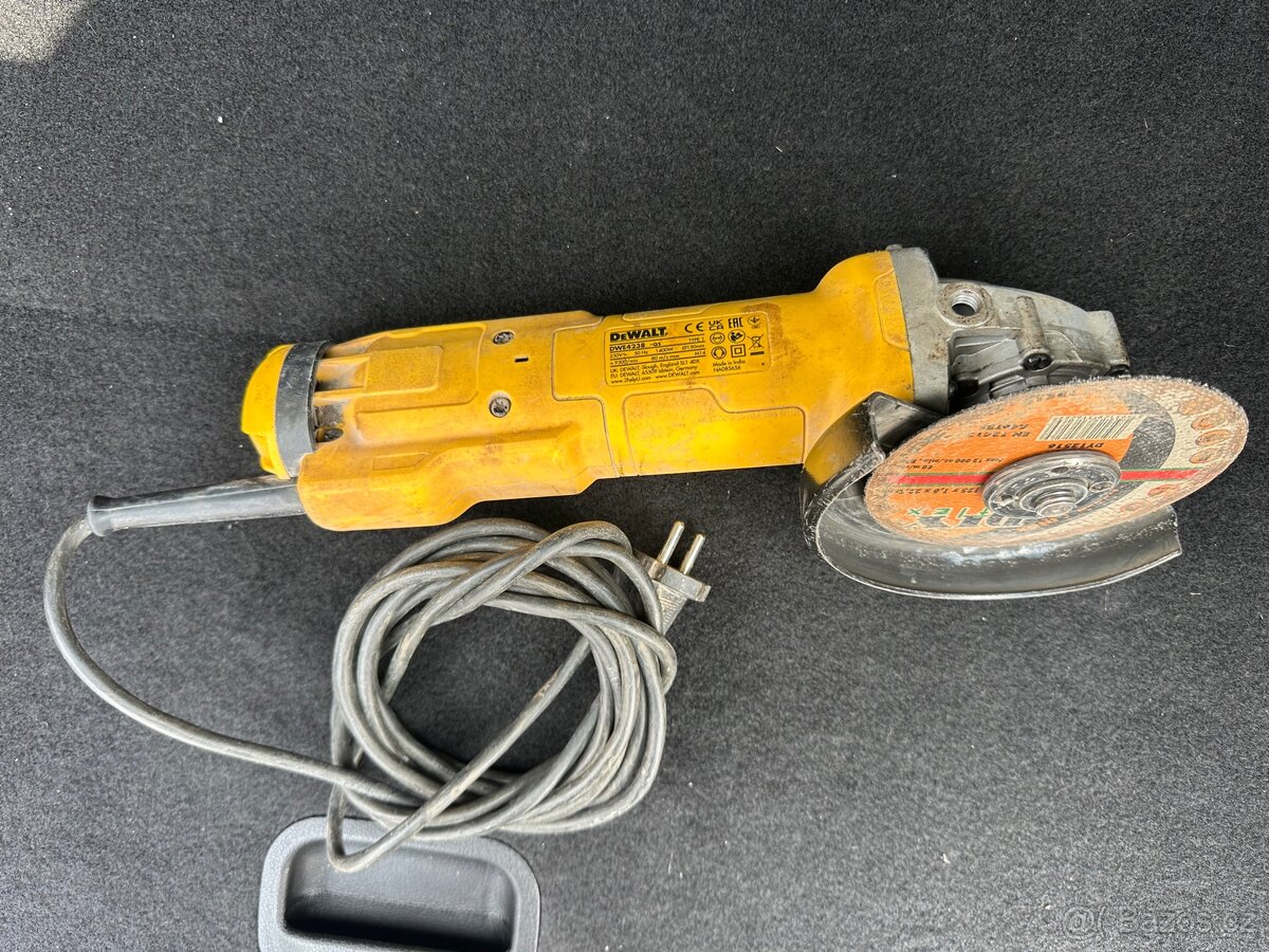 Bruska DeWALT DWE4238 - 3