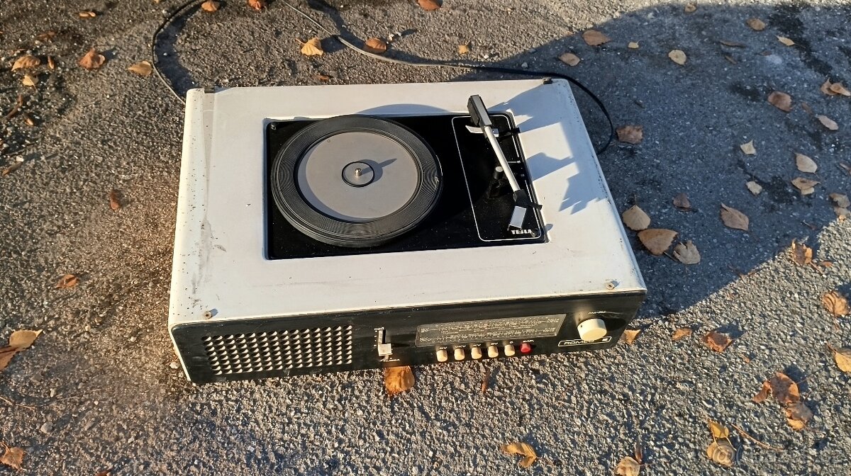 Retro gramofon Tesla - 3