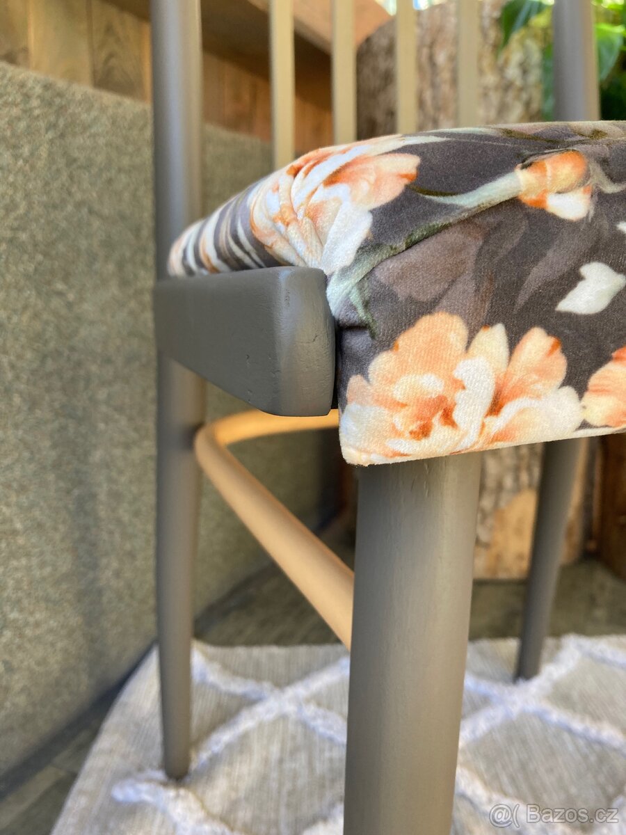 Znovuzrozené ikony 60. let – židle květinový samet - 3