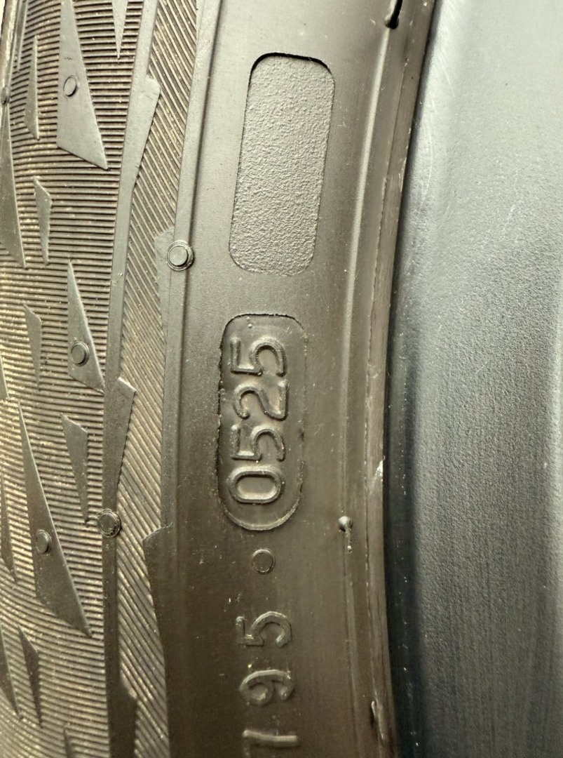 R19 ORIG.KOLA VOLVO XC40 V90CC 235/50/19 DOT25 REF - 3