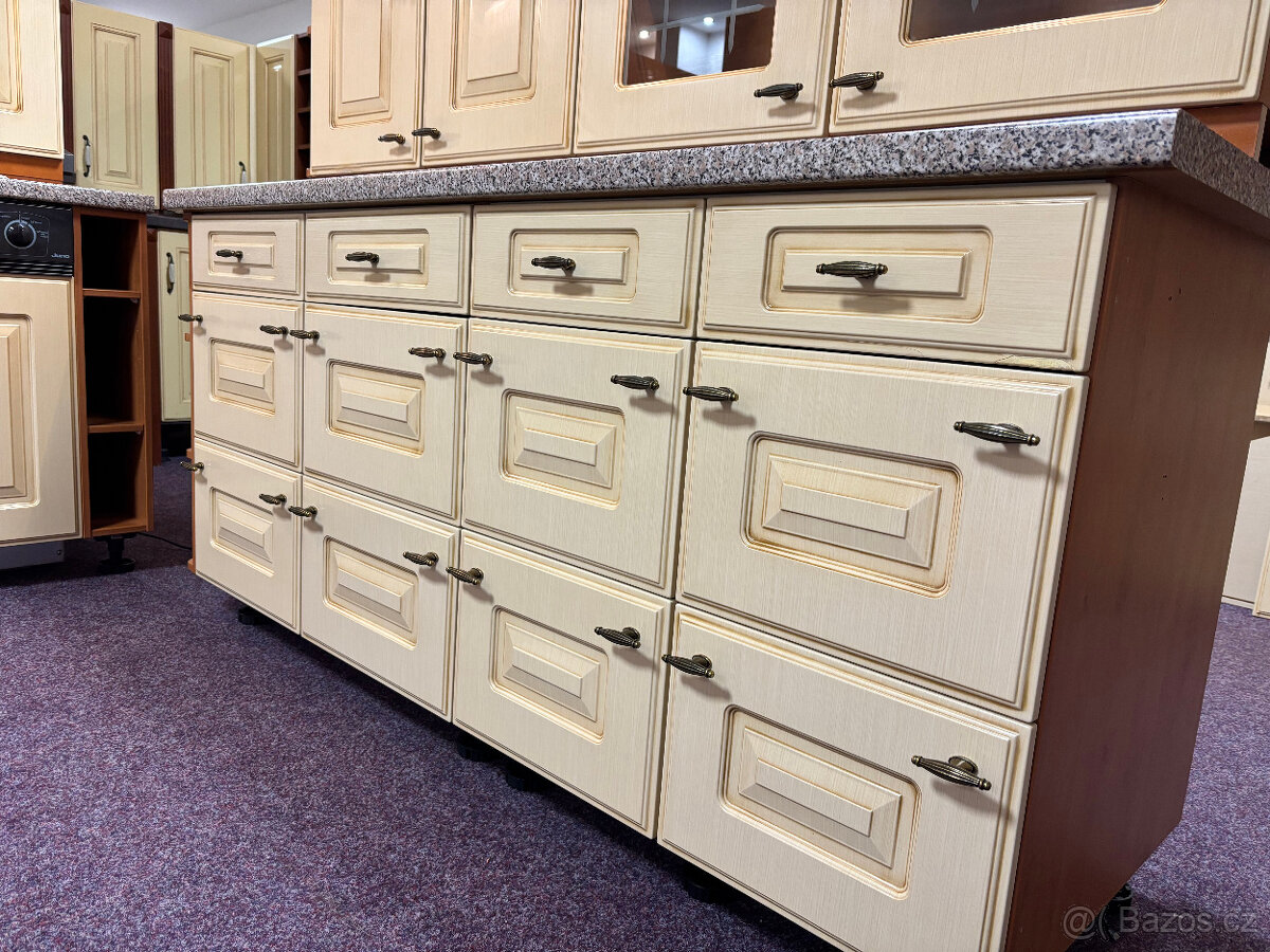 Kuchyňská linka vč spotřebičů - 3