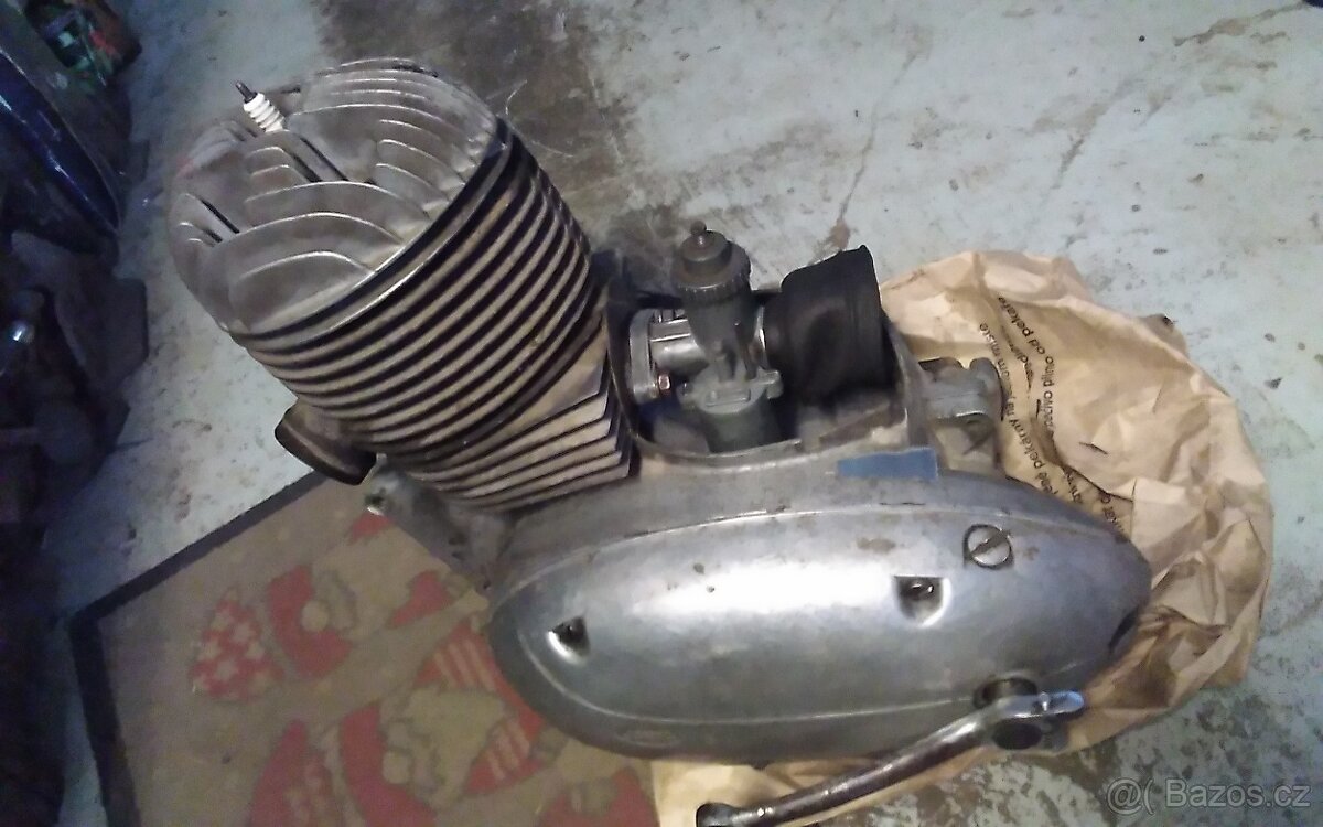 Motor Jawa 250,353 - 3