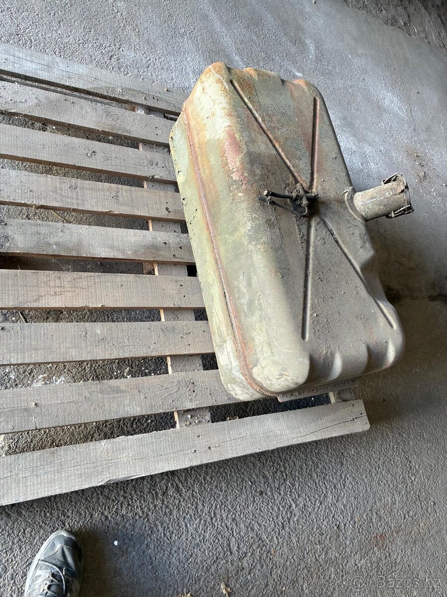 Nádrž Praga V3S - 3