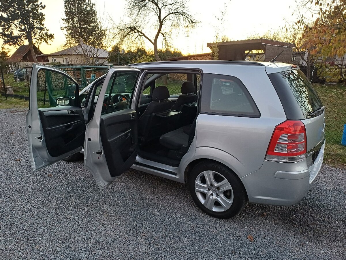 LPG ... 7 místné..Benzínová Opel Zafira 1.8 ... - 3