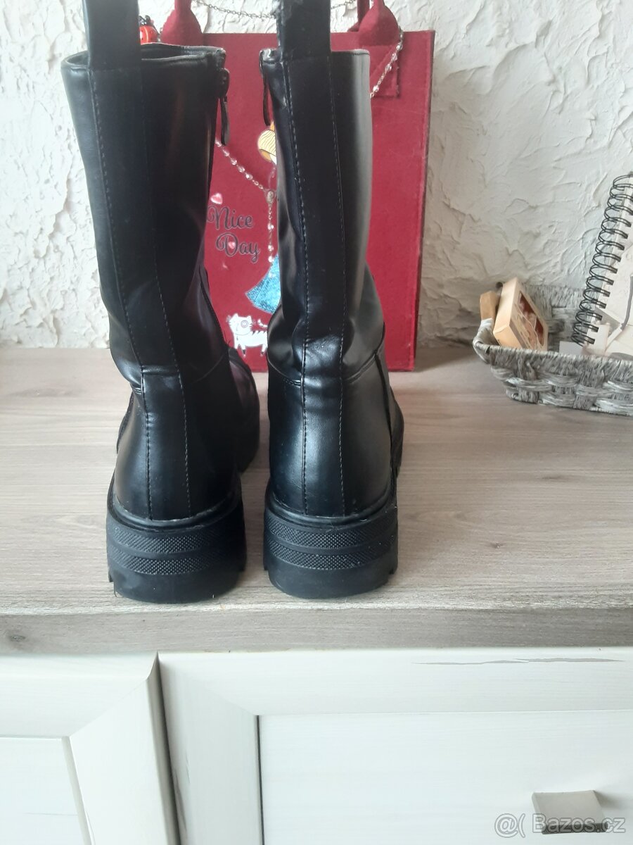 Kotníkové dámské kozačky v.40 - 3