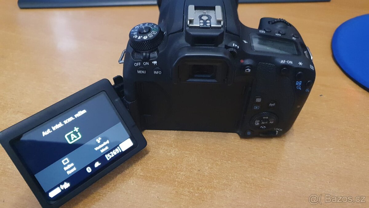 Canon EOS 77D+ Canon EF-S 18-135mm f/3.5-5.6 IS USM - 3