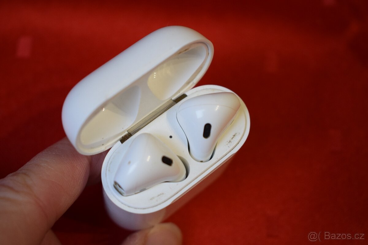 Apple AirPods (1. generace) - 3