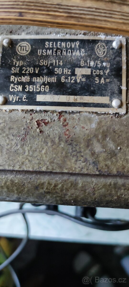 Retro nabíječka 6a12voltů - 3