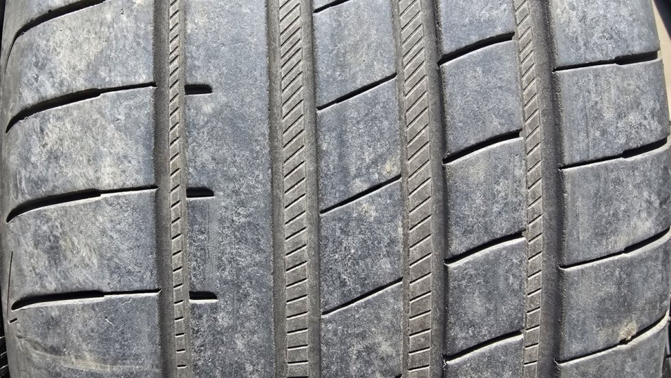 Letní pneu 245/40/19 Good Year - 3