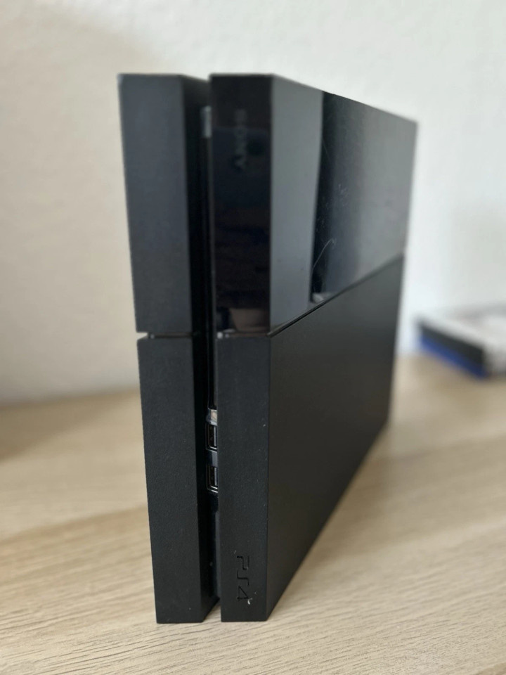 PS4 500GB, originální ovladač, kabely - 3