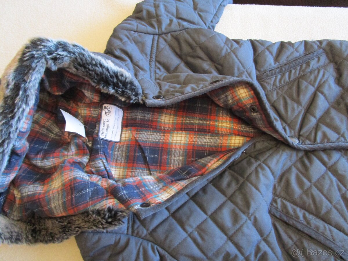 Nová tm. šedá prošívaná zimní kombinéza s kapucí s kožíškem - 3