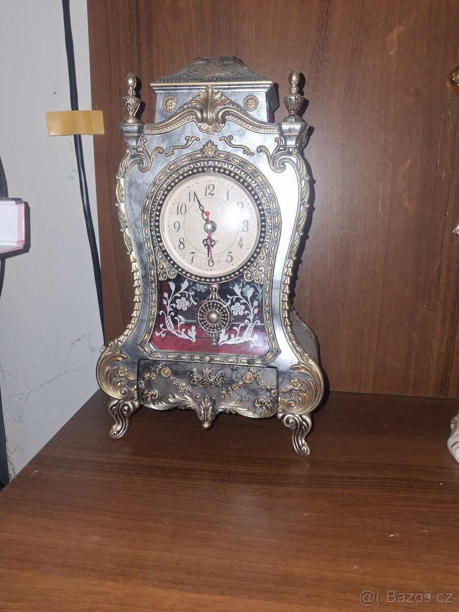 Skleněné vázy a dekorace - 3