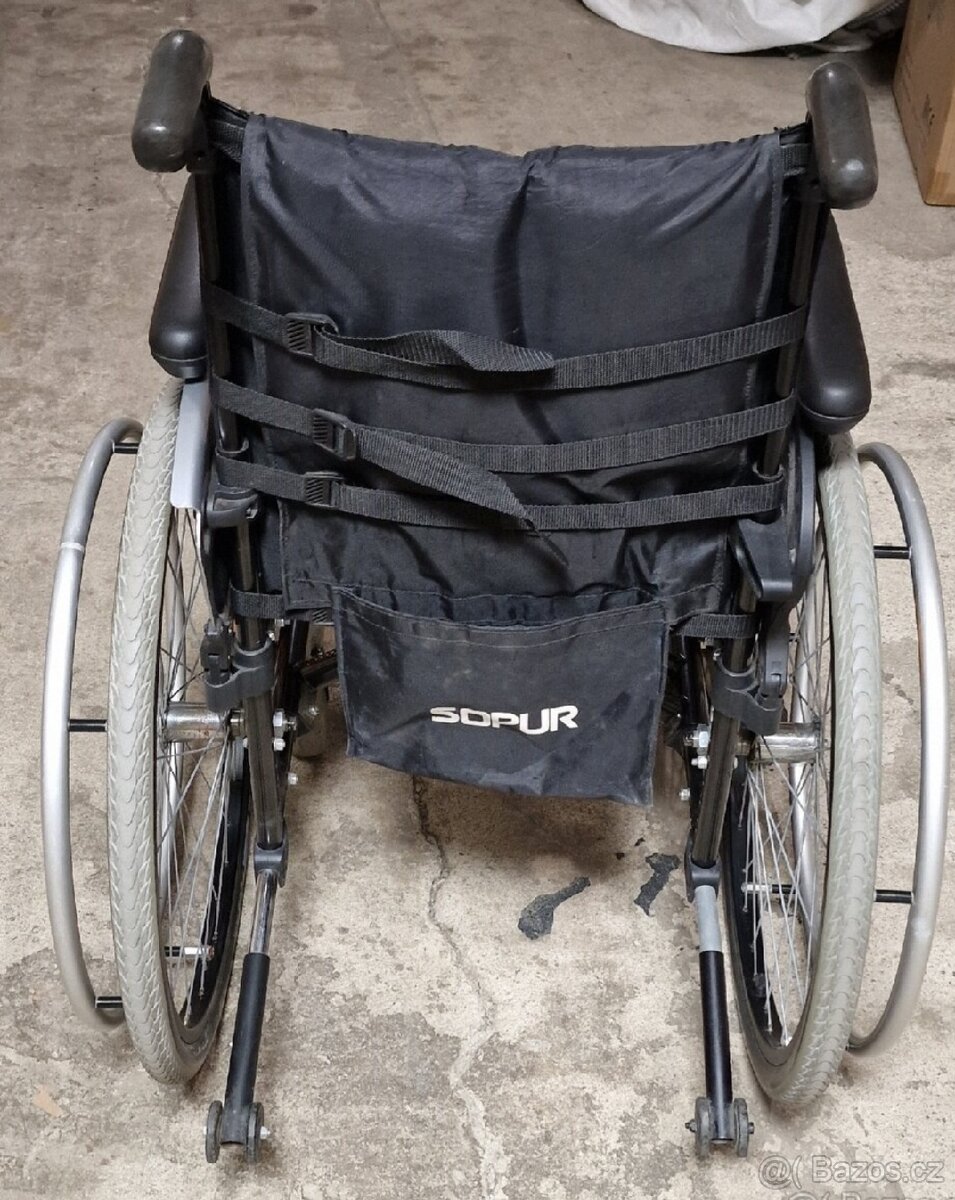 Mechanický invalidní vozík bez podnožek - 3