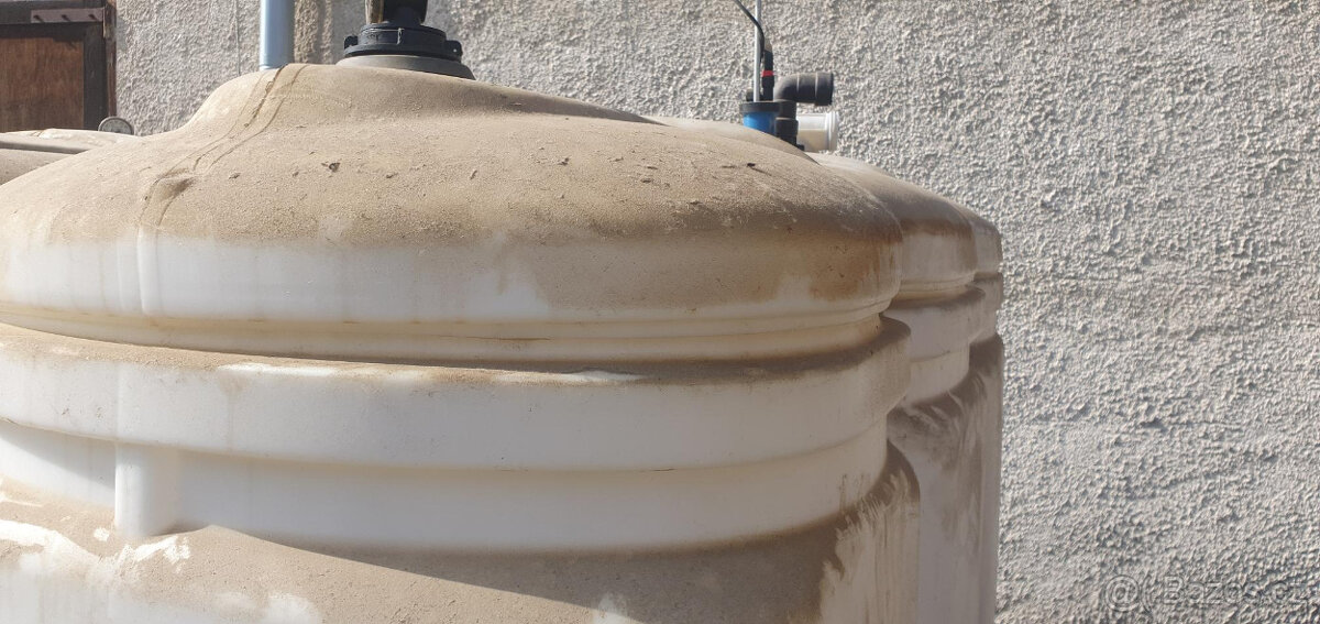 plastová nádrž 1500l - 3