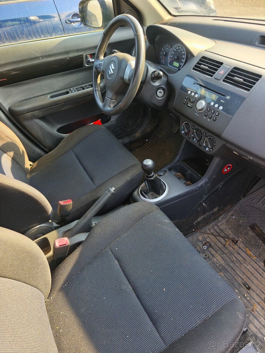 Suzuki Swift 1.3i ND - 3