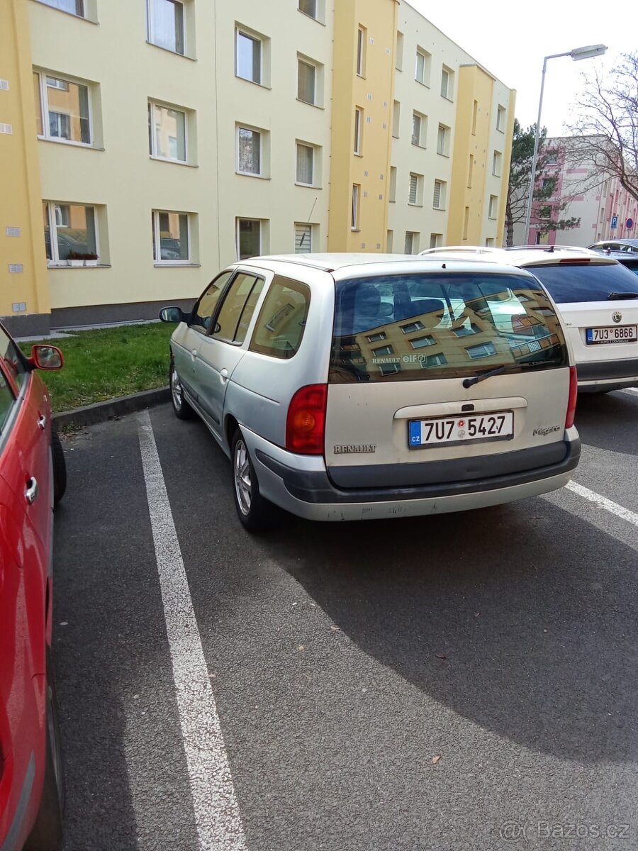 Renault Megané 1.6 16v Grandtour - 3