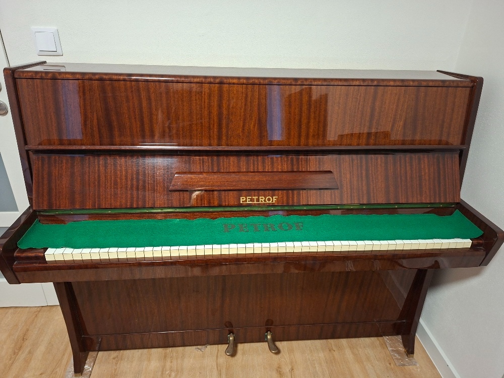 Piano Petrof barva mahagon - 3